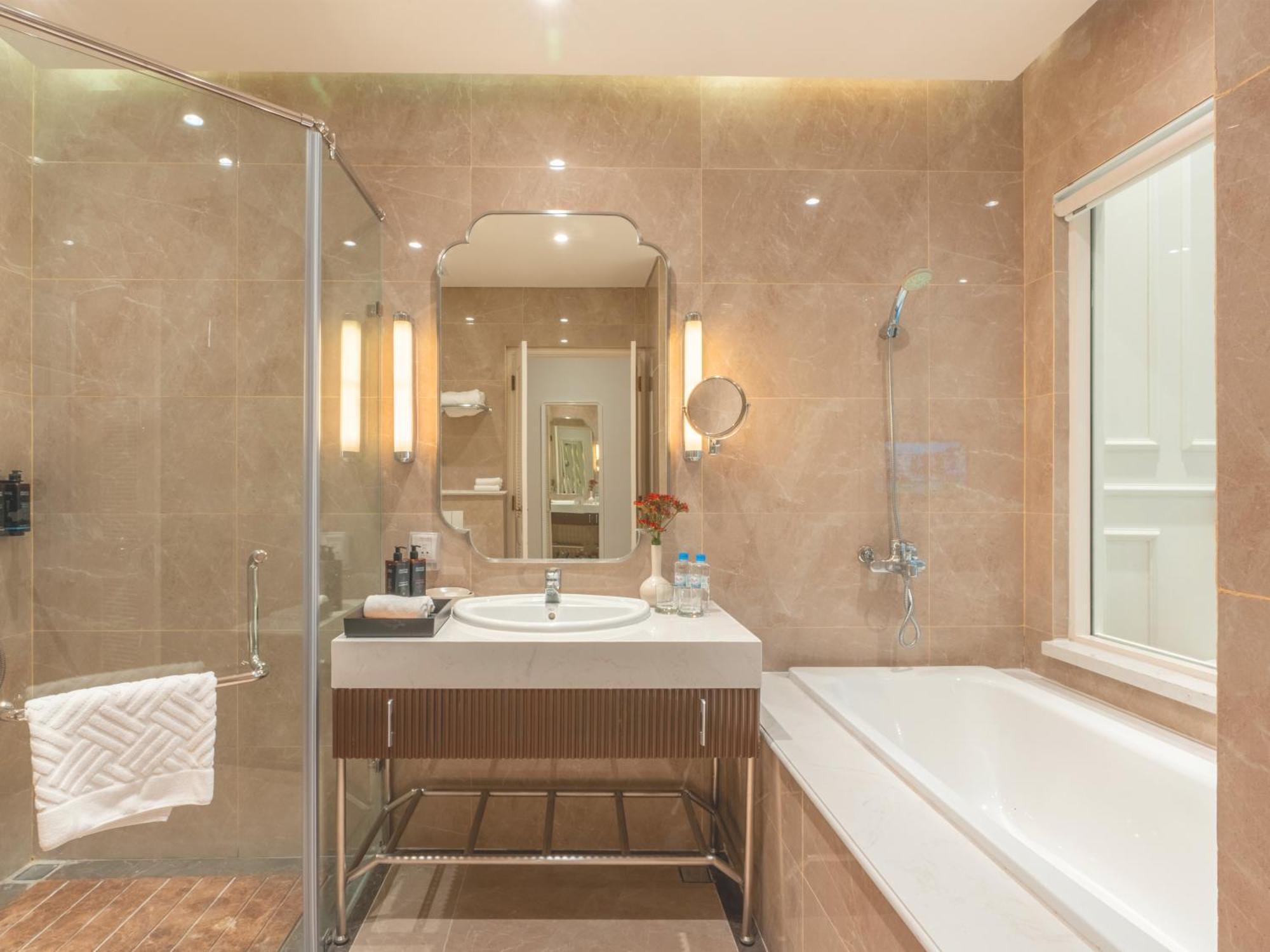 Legend Valley Hotel Ha Nam Phu Ly Bagian luar foto